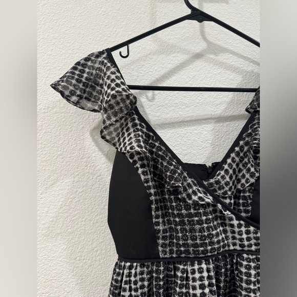 BCBGGeneration Y2K Babydoll Abstract Polka Dot Black Grey Mini Dress Size 0 - Picture 2 of 16